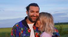Smiley și-a dus fetița în vizită la bunica lui. Poze emoționante cu familia artistului