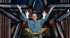 Românii au talent 2025, 7 februarie. Daniel Simu a făcut ca un robot „să prindă viață” pe scena talentelor. „Acesta este Robin, pe care l-am construit eu singur”. Andi Moisescu a fost fascinat: „O idee strălucită și un moment excepțional!”