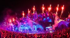 Un incendiu puternic a distrus scena principală a celui mai mare festival din Europa! Anunțul organizatorilor pentru cei mai mult de 100.000 de fani