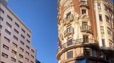 Un tânăr susține că a călătorit în viitor și că este ultimul om rămas pe Pământ. Filmările lui au devenit virale