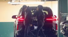 Și-au dat întâlnire la hotel și au crezut că nu-i vede nimeni! Cuplul momentului nu poate scăpa de paparazzi