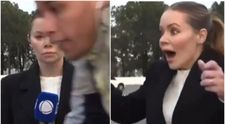 Momentul în care o jurnalistă este jefuită, în direct, de un individ pe bicicletă! Totul a fost surprins pe cameră VIDEO