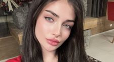 Andreea Bostănică a fost prinsă cu mâța în sac! S-a sărutat pasional cu iubitul milionar, condamnat la 15 ani de închisoare pentru ilegalități financiare de sute de milioane de euro. Cum au fost surprinși cei doi îndrăgostiți pe străzile din Capitală