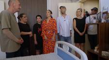 Visuri la cheie, 9 octombrie 2024. Suprafața mică a apartamentului, cea mai mare problemă a proiectului. Arhitecții sunt nevoiți să găsească cea mai bună soluție pentru delimitarea camerelor: „Lui Mihnea nu îi face bine să treacă pe lângă patul tatălui”