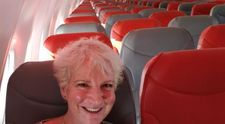 O femeie s-a trezit singura in avion in cursa spre Grecia. Ce decizie a luat pilotul cand a vazut ca are doar un pasager