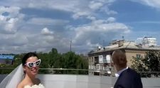 O ședință foto pentru nuntă, întreruptă de explozia unei drone rusești. Cum au reacționat cei doi miri: „Acum o să cadă”
