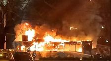 Imagini devastatoare cu autobuzul care a ars în București! Oamenii s-au speriat când au văzut flăcările și au fugit imediat de lângă mijlocul în transport