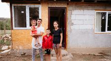 Visuri la cheie, 23 octombrie 2024. Povestea familiei Dragomir. Coman și Georgică au rămas orfani, după ce mama a murit de cancer, iar tatăl și-a pierdut viața în incendiul care le-a mistuit casa a doua oară: „Tatăl meu era în pragul ușii, cu o folie de culoare galbenă pusă pe el”