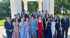 Cum s-a îmbrăcat Carmen Iohannis la balul de absolvire al elevilor ei