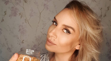 VIDEO Adina Halas pregătește o rețetă de cremă pentru tălpi