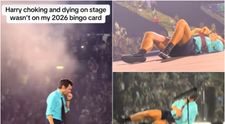 „Când a căzut în genunchi, inima mi s-a oprit”! Momente de panică la concertul lui Harry Styles: s-a înecat cu apă și a căzut pe scenă, iar fanii au crezut că a leșinat