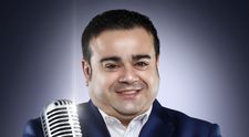Adrian Minune nu mai vrea bani lipiți pe frunte, așa că a digitalizat dedicațiile. Ce sumă cere pentru o dedicație vorbită, dar pentru  una cântată