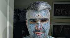 Un bărbat a ajuns să semene cu un mutant după ce și-a tatuat 90% din corp. Cum arăta înainte