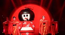 Gheișa a venit tocmai din Japonia să facă spectacol la Masked Singer. Ce avut avut de zis detectivii