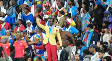 Lumumba, suporterul-statuie, a ajuns la Cupa Mondială! Fanul Congo a scăpat de carantină, cauzată de epidemia de Ebola