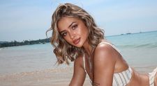 „Ești o păpușă Barbie”. Iuliana Beregoi a realizat un pictorial senzual în costum de baie. Ce destinație de vacanță a ales cântăreața