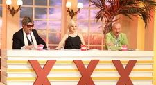 Baietii de la Simplu fac show cu un nou look la “Serviciul Roman de Comedie”