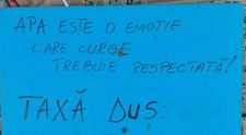 După taxa de cearșaf pe plajă, în Mamaia a apărut „taxa de duș”! Cât plătești să te speli - FOTO
