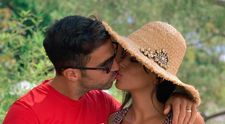 Cesc Fabregas și soția sa, surprinși la plaja, în Saint-Tropez. Cum a impresionat Daniella în costum de baie
