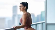 Barbatii se simt intimidati cand o vad. Cum arata abdomenul si posteriorul celei mai sexy antrenoare de fitness din SUA