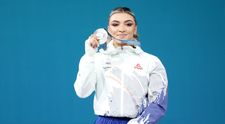 Adoră muzica și visează să apară în videoclipul lui Puya. Cine este Mihaela Cambei, tânăra de 21 de ani care a devenit vicecampioană olimpică la haltere