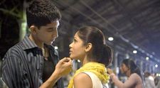 Transformare totala. Cat de diferit arata Dev Patel la 8 ani de la filmul care l-a facut vedeta, Slumdog Millionaire
