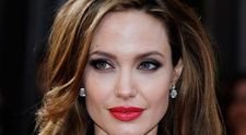 Angelina Jolie, topless intr-o fotografie de cel putin 30.000 de dolari