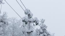 Sute de localități din 10 județe au rămas fără curent electric în urma viscolului. Lista zonelor fără curent electric