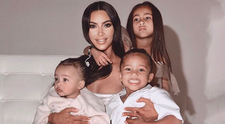 Imaginea cu familia Kardashian-West care a înfuriat mămicile. Ce se întâmplă în poză
