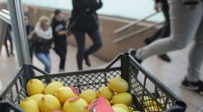 Bucureștenii au primit lămâi la metrou. Care a fost motivul