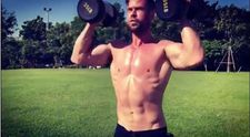 Chris Hemsworth, antrenament atât de intens încât ”i-a luat foc tricoul”