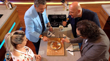MasterChef, 29 septembrie 2025. Cine sunt concurenții care o urmează pe Alina Bujdei în camera încinsă. Nici preparatele lor nu i-au dat pe Chefi pe spate: „Doar s-a făcut că gătește”