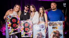 J Balvin a primit Discul de Platină pentru vânzările albumelor „Jose” și „Colores” în România