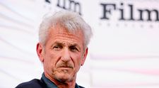 Cum a fost surprins Sean Penn pe peronul unei gări după ce a lipsit de la Premiile Oscar