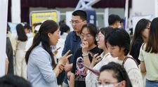 Tinerii din China sunt plătiți de părinții lor să stea acasă. Cum explică specialiștii fenomenul