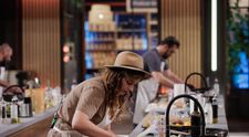 MasterChef, 6 octombrie. „Incredibil!”. Chefii, uimiți de creativitatea concurenților! La ce improvizații au apelat pentru a înlocui ustensilele de care aveau nevoie
