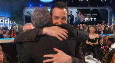 Reuniune emoționantă! Acum 30 de ani, făceau furori la PRO TV, într-un serial de top. Acum, s-au pupat și îmbrățișat la Globurile de Aur 2026