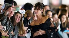 Penelope Cruz, la același eveniment cu sora și fratele ei! Cât de frumoasă este Monica Cruz