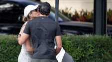După mai multe relații eșuate și un divorț răsunător, vedeta e mai îndrăgostită ca niciodată: a născut în urmă cu o lună și radiază de fericire alături de iubitul ei! Paparazzii i-au surprins alături de bebelușul lor