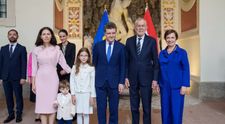 Cât costă pantofii purtați în Austria de Aheea, fiica lui Nicușor Dan. Suma ar fi una uriașă