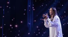 Veronica Odagiu, de vorbă cu moartea și o doină care a răscolit sufletele tuturor! Cine e tânăra de 25 de ani care a stârnit polemici la masa juriului Românii au talent: „Tocmai pentru că e diferită mi-a plăcut!”