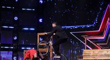 Românii au talent 2021: Iulian Zaharie și partenera lui de scenă au creat un moment palpitant, dar și senzual