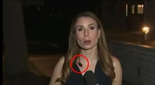 În timp ce transmitea în direct, un gândac de bucătărie imens s-a urcat pe gâtul ei. Cum a reacționat prezentatoarea TV, spre surpriza telespectatorilor