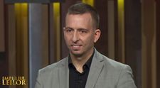 Dan Lazar pus în dificultate de către lei: 