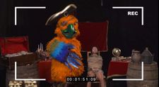 Papagalul se întoarce la Masked Singer România și ia ostatic unul dintre detectivi