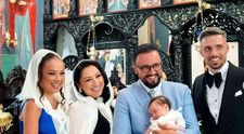 Imagini exclusive de la botezul fiului Vlăduței Lupău! De ce și-a adaptat Andra ținuta la petrecere, în condițiile în care codul vestimentar a fost 