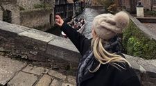 Celebra artistă din România iubește din nou. După ani în care a fost denigrată public de fostul iubit, fără să îi dea replica, a ieșit din nou soarele pe strada ei. Primele declarații despre bărbatul care i-a readus zâmbetul pe buze: „Sunt fericită și împlinită”