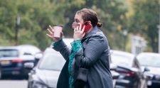 Lena Dunham, în costum de baie într-o vacanță exotică în Caraibe