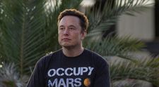 Elon Musk, încasări de 1 milion de dolari în doar câteva ore din vânzarea parfumului său