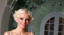 Click AICI pentru o galerie foto incendiara cu Silvia Pop!